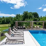 Vesna Branka Villa *
