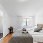 Vesna Branka Villa *