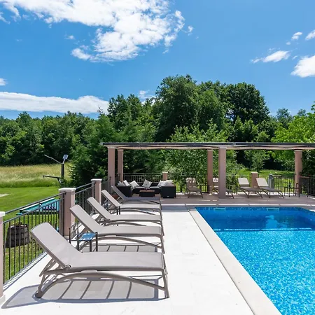 Vesna Branka Villa *