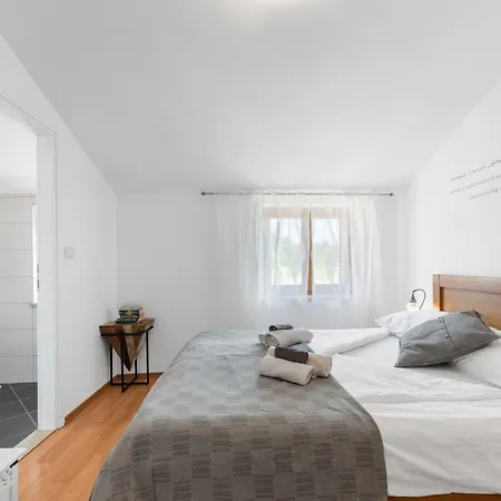 Vesna Branka Villa *